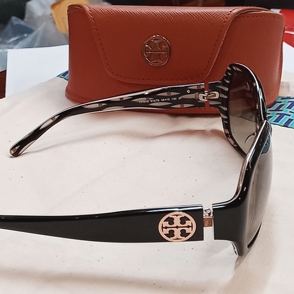 🍊 Tory Burch Black & Rose-Gold Polarized Sunglasses Pre-owned - Picture 6 of 16
